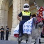 POLICIA LOCAL SEVILLA EN BURRO